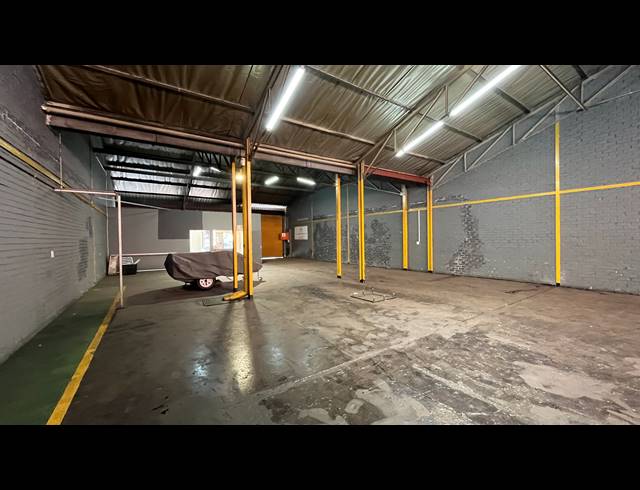 301M² WAREHOUSE FOR SALE IN ISANDO